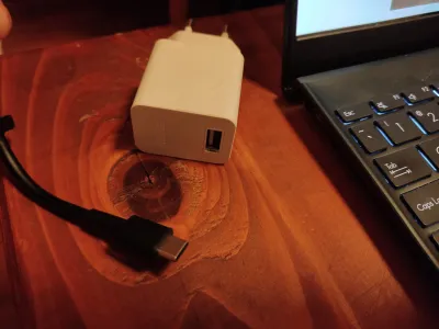 Comment charger mon ordinateur portable sans chargeur? : Ordinateur portable avec chargement USB-C, chargeur mural et câble USB-C pour la charge USB pour ordinateur portable
