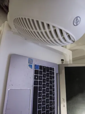 כיצד להסיר מדבקות על מחשב נייד? : הסרת מדבקות על מחשב נייד באמצעות אוויר חם